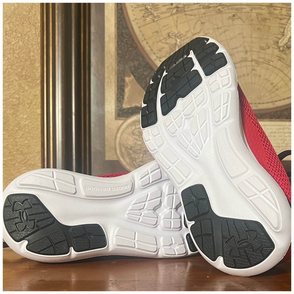 UNDER ARMOUR • KID'S SURGE 3 RUNNING SHOE (YOUTH) - Picture 8 of 11